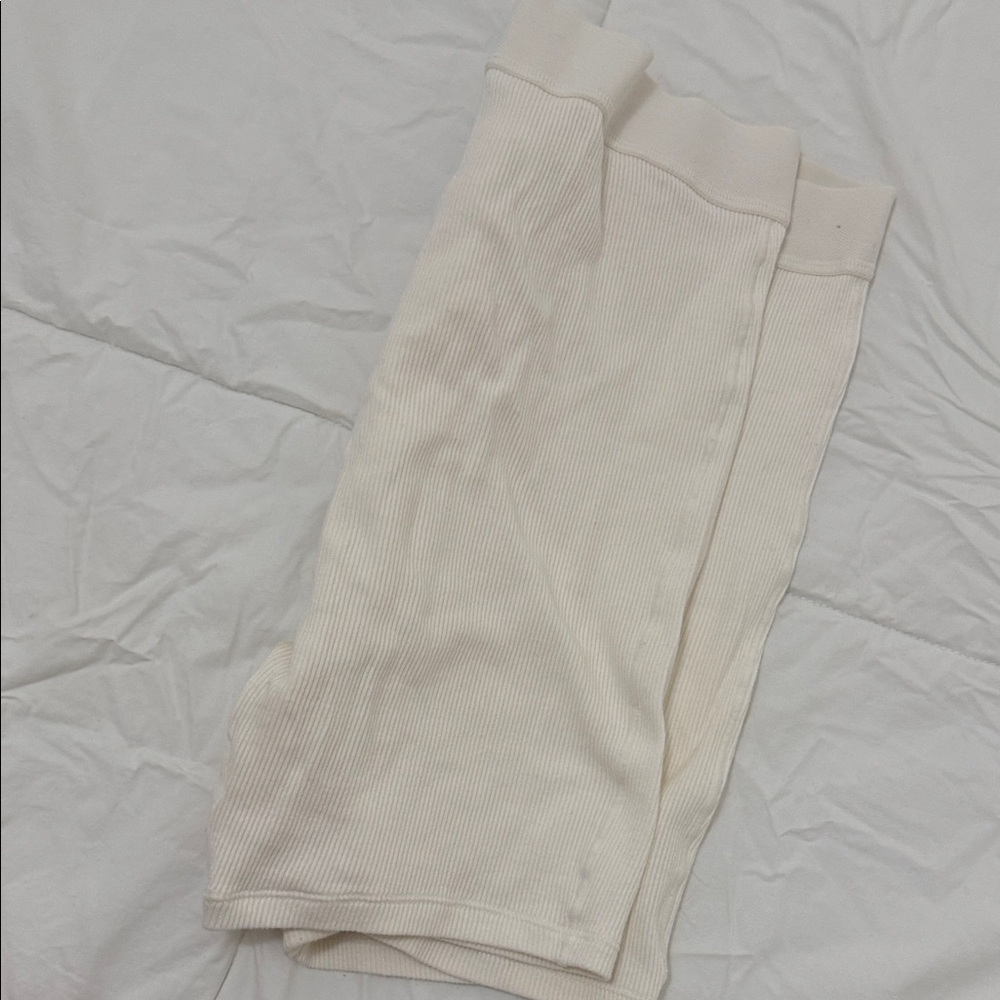 SKIMS Women's Cream Ribbed Bike Shorts - Picture 5 of 5